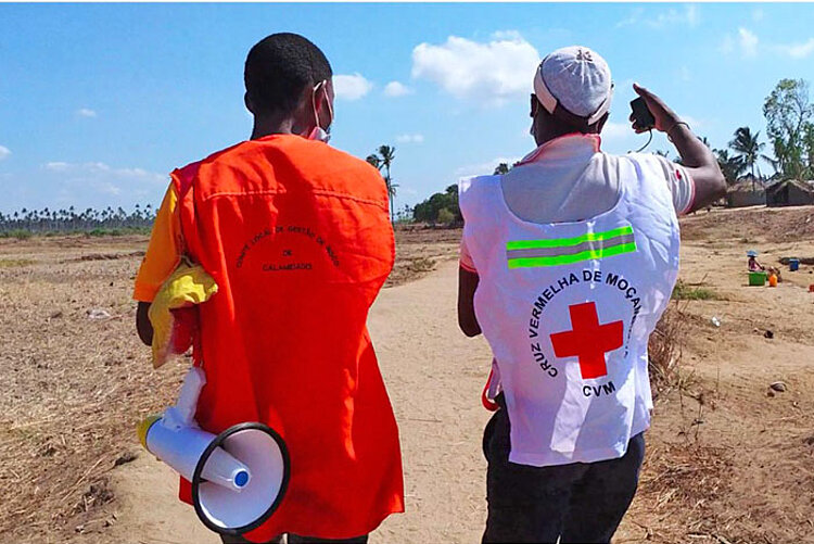 Rotkreuz-Freiwillige klären über Verhalten im Fall einer Naturkatastrophe auf