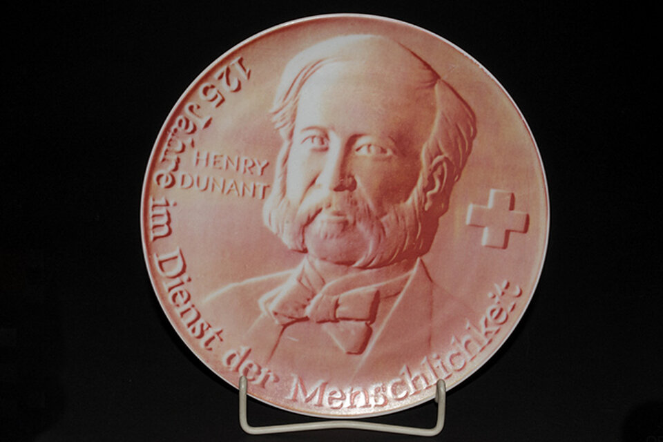 bronzefarbene Münze mit Henry Dunant