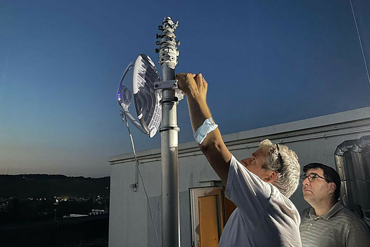 Aufbau einer Richtfunkantenne