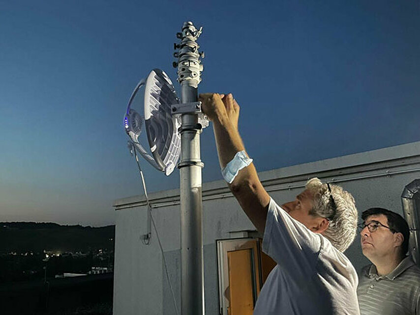 Aufbau einer Richtfunkantenne