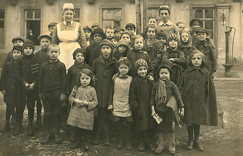 Amerikanische Kinderspeisung in Mainz, 1924 (DRK)