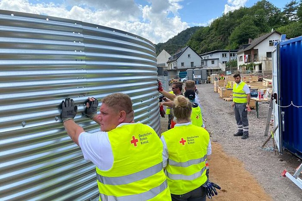 DRK errichtet Kläranlage im Hochwssergebiet