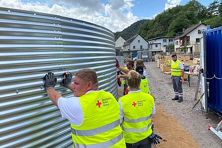 DRK errichtet Kläranlage im Hochwssergebiet