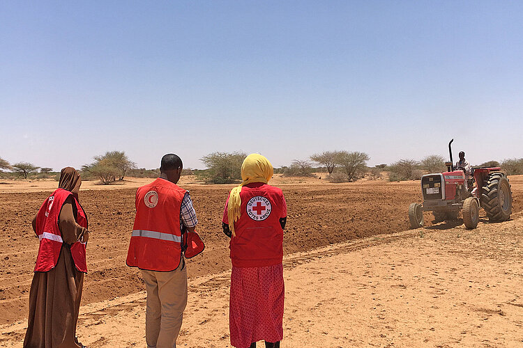 Rotkreuz-Helfer in Somalia: Klimakrise durch Wassermangel und Hunger