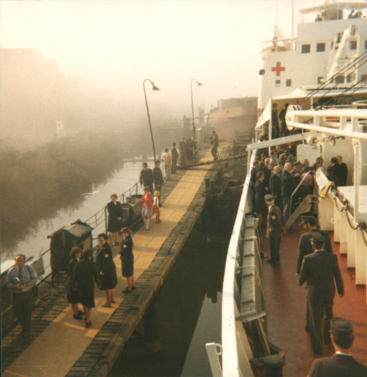 Mit einem feierlichen Akt wird die "Flora" am 1. September 1979 in Bremerhaven verabschiedet (DRK)