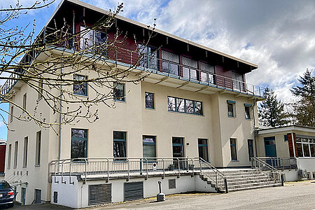 Ansicht eines Gebäudes der Blutspendezentrale in Lütjensee