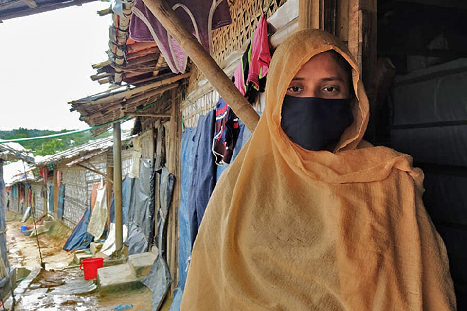 Portrait einer Geflüchteten in Camp in Bangladesch