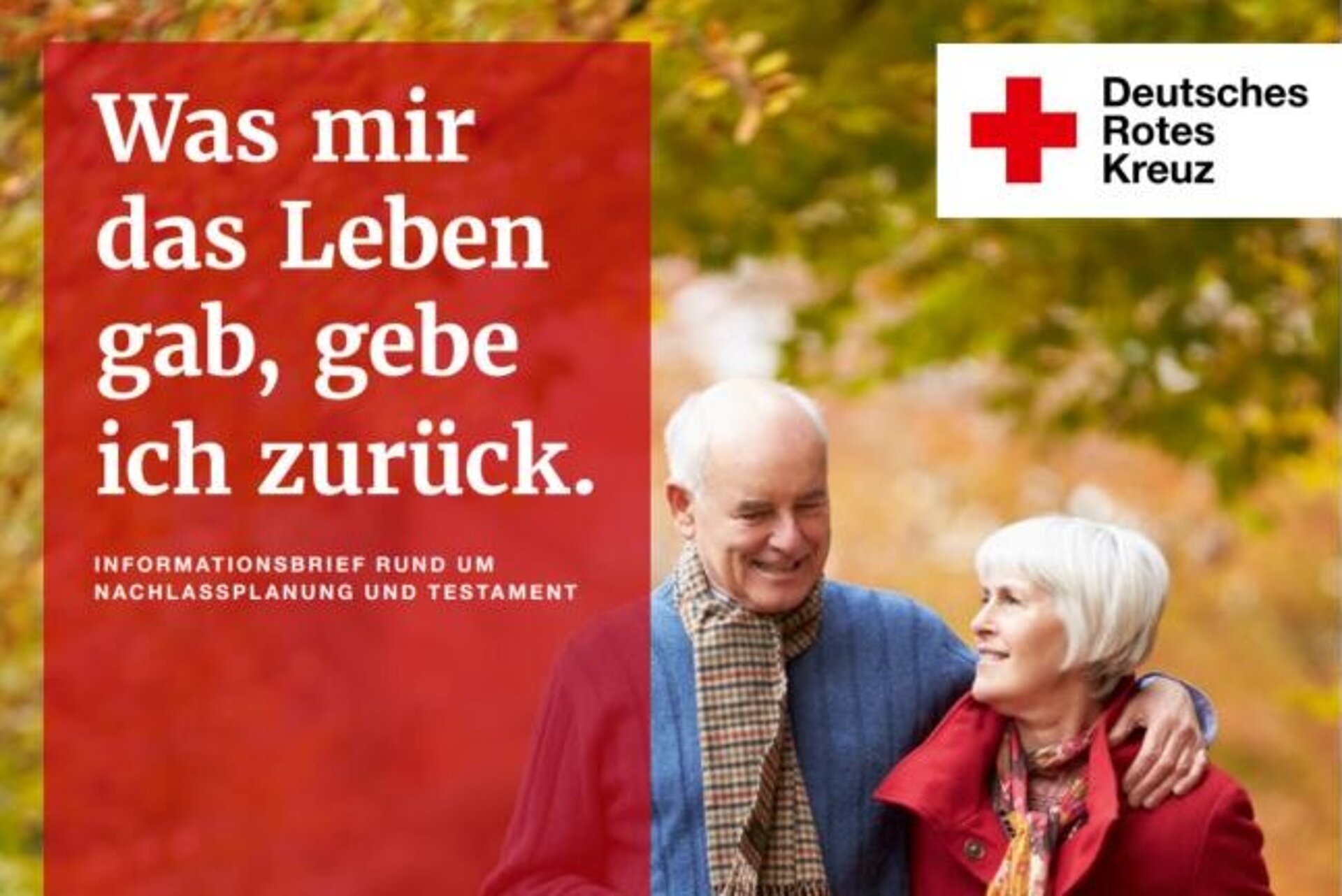 Das Bild ist ein Screenshot der Titelseite des Informationsbriefs für Testamentsspenden, Ausgabe Oktober 2024. Auf ihm geht ein älteres Paar durch einen herbstlichen Wald. Die beiden sind in herbsltichen Farben gekleidet (dunkelblau, rot, beige und braun) und gehen Arm in Arm. Im Vordergrund ist Text abgebildet: "Was mir das Leben gab, gebe ich zurück. Informationsbrief rund um Nachlassplanung und Testament. In dieser Ausgabe: So helfen wir Menschen in Jemen - Hilfe für eine Mutter und ihr Baby" Sowie zu dre weiteren Themen.