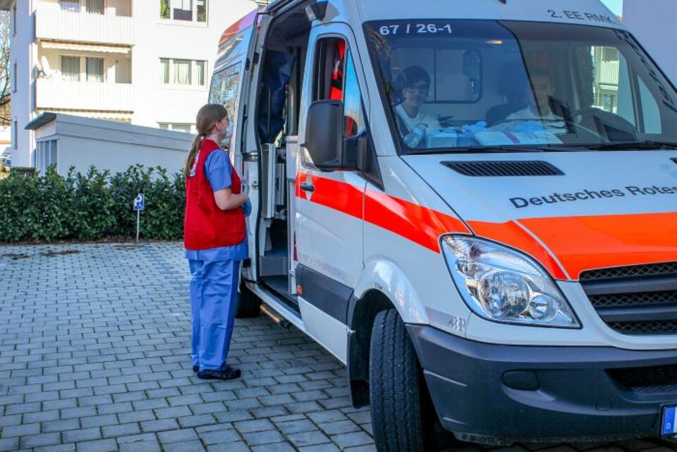 DRk Einsatzwagen in Kirchheim