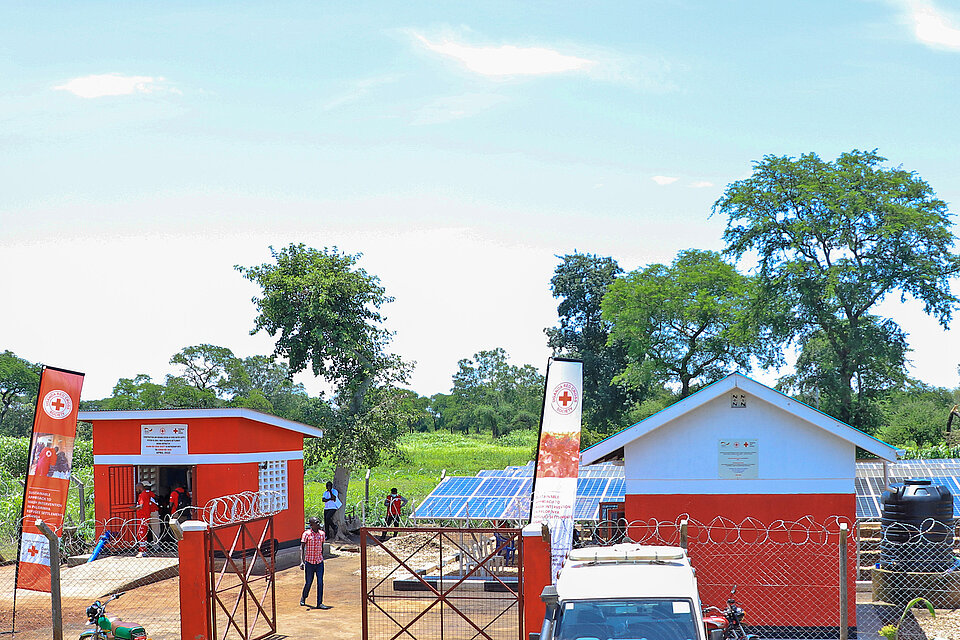 DRK errichtet Wasseranlage in Uganda 