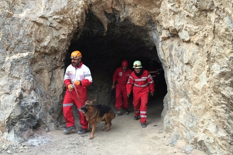 Übung in einer Höhle