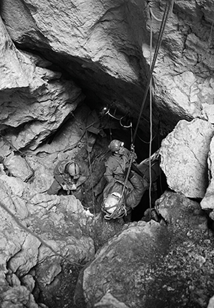 Rettung des Höhlenforschers Johann Westhauser aus 1.000m tiefem Schacht