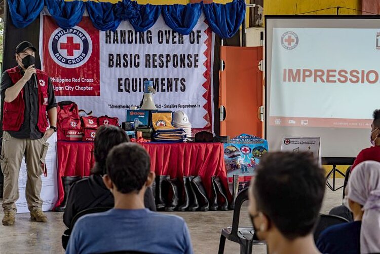 Aushändigung des Equipments zur Katastrophenvorsorge auf den Philippinen