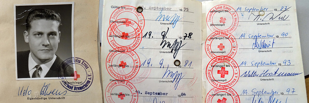 Collage: Portrait Udo Ahrens und Dienstbuch