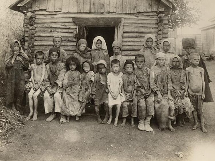 Russische Kinder während der Hungersnot in den zwanziger Jahren (IKRK)