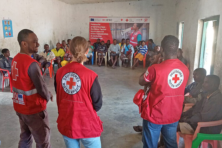 DRK-Team bei Projekt-Besuch in Madagaskar 