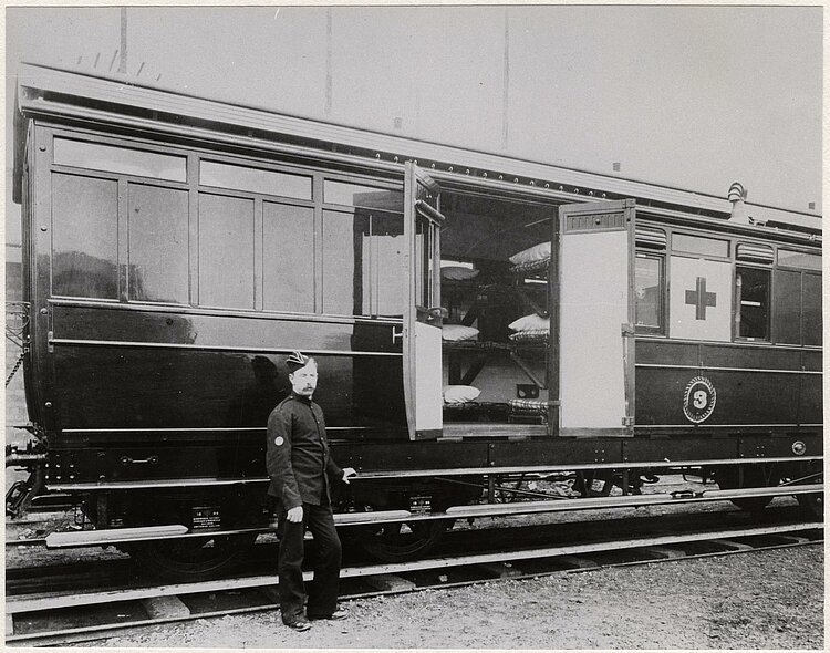 Ein Lazarettzug vom Britischen Roten Kreuz (IKRK)