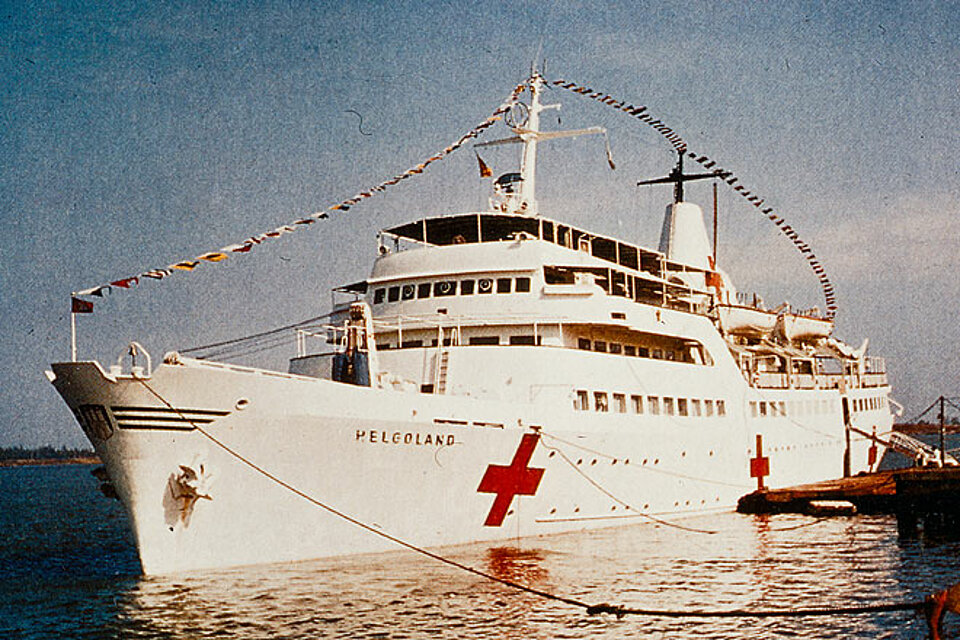 Das große weiße Schiff "Helgoland"