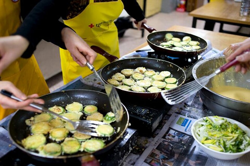 Auch in Kurzzeitunterkünften wird häufig eine warme Mahlzeit bereitgestellt