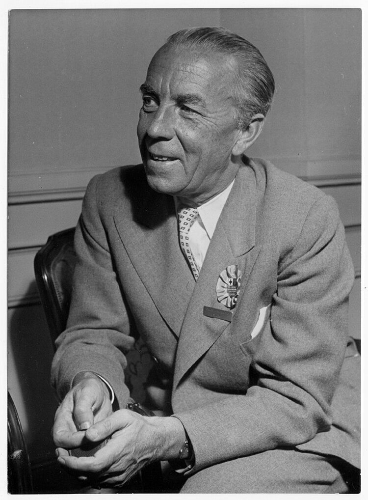 Graf Folke Bernadotte 1948 auf der XVII. Internationalen Rotkreuzkonferenz in Stockholm (IKRK)