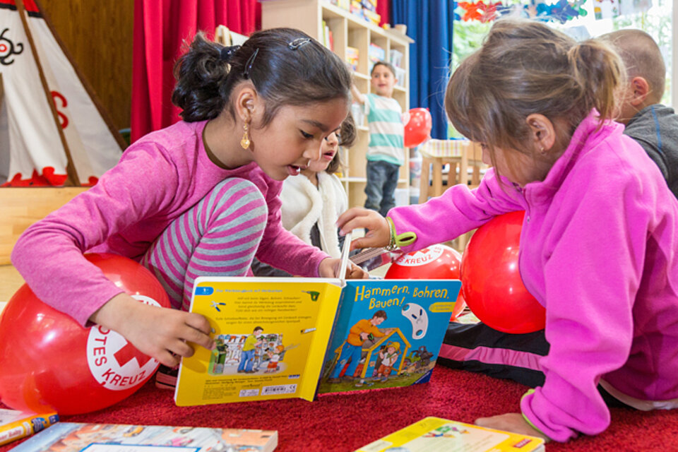 GRC, German Red Cross, asylum seekers, children, books, reading