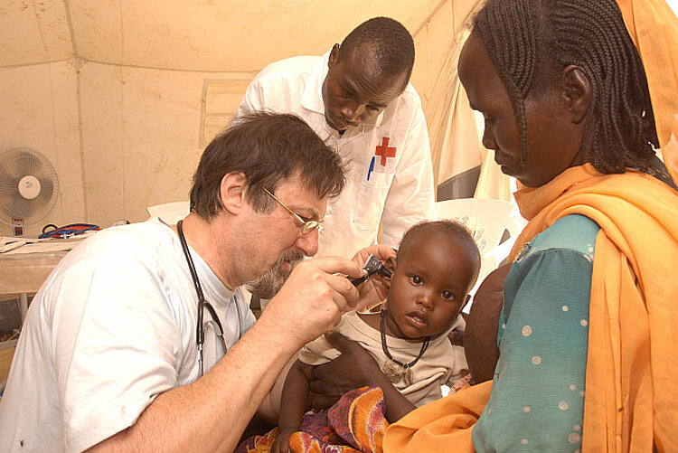 Afrika, Zelt, Untersuchung, ärztliche, Kind, Kleinkind, Ohr, Zivilbevölkerung, Bevoelkerung Mensch Menschen