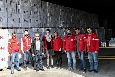 Hilfsgüter und Team in Syrien