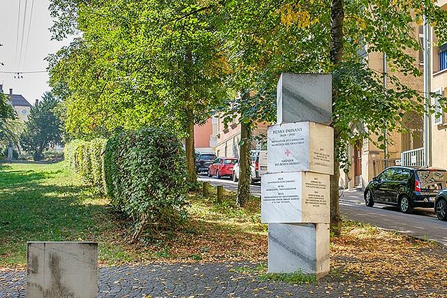 Stele in Stuttgart für den Rotkreuzgründer Henry Dunant