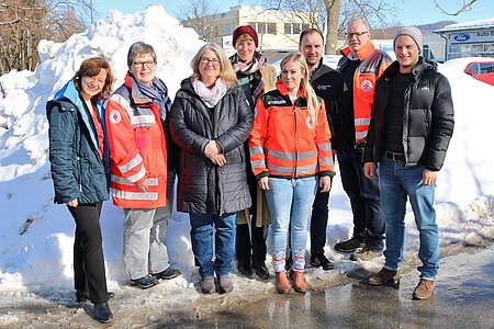 Gruppe von BRKlern und DRKlern im Schnee 