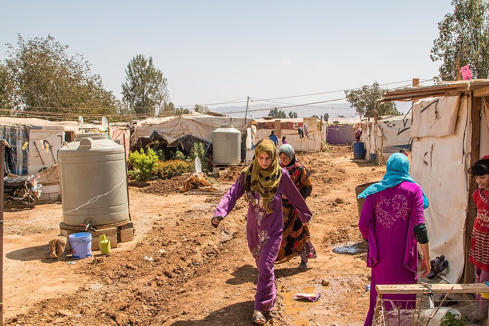 Flüchtlinge aus Syrien in Qob Elias (Kob Elias) in der Bekaa Ebene im Libanon. Provisorische Unterkünfte in einem Flüchtlingslager