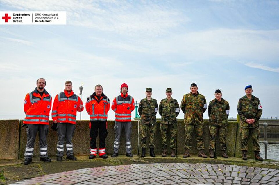 DRK-Fackel an der Ehrentafel Namensgebung Wilhelmshaven