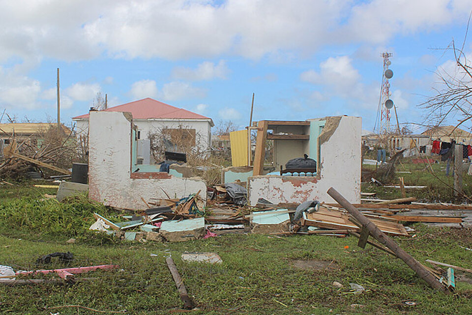 Ein zerstörtes Haus auf Antigua und Barbuda