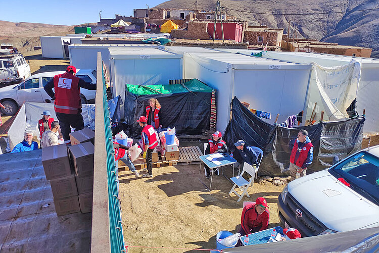 Hilfsteams zur Vorbereitung auf den Winter im Erdbebengebiet, Marokko 