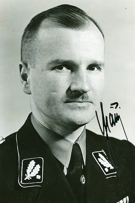 Porträt mit Autogramm