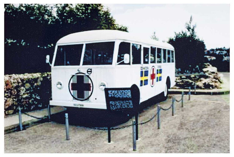 Der "weiße Bus" in der Gedenkstätte Yad Vashem in Jerusalem. Foto aus dem Rotkreuz-Museum Luckenwalde (Reproduktion: Jörg F. Müller / DRK)