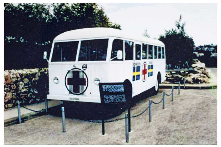 Der "weiße Bus" in der Gedenkstätte Yad Vashem in Jerusalem. Foto aus dem Rotkreuz-Museum Luckenwalde (Reproduktion: Jörg F. Müller / DRK)