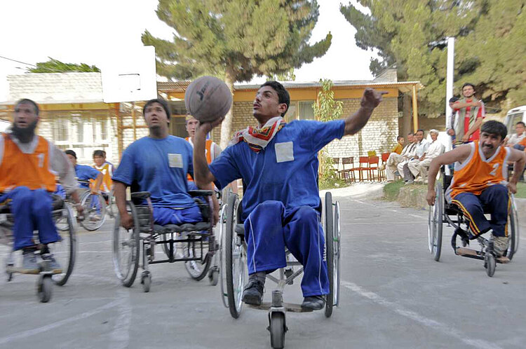 Erstes Rollstuhl-Basketballturnier in Mazar-i-Sharif (IKRK)