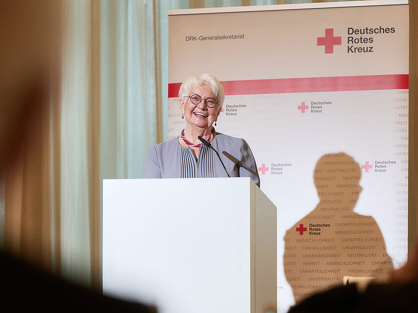 Gerda Hasselfeldt lachend am Rednerpult