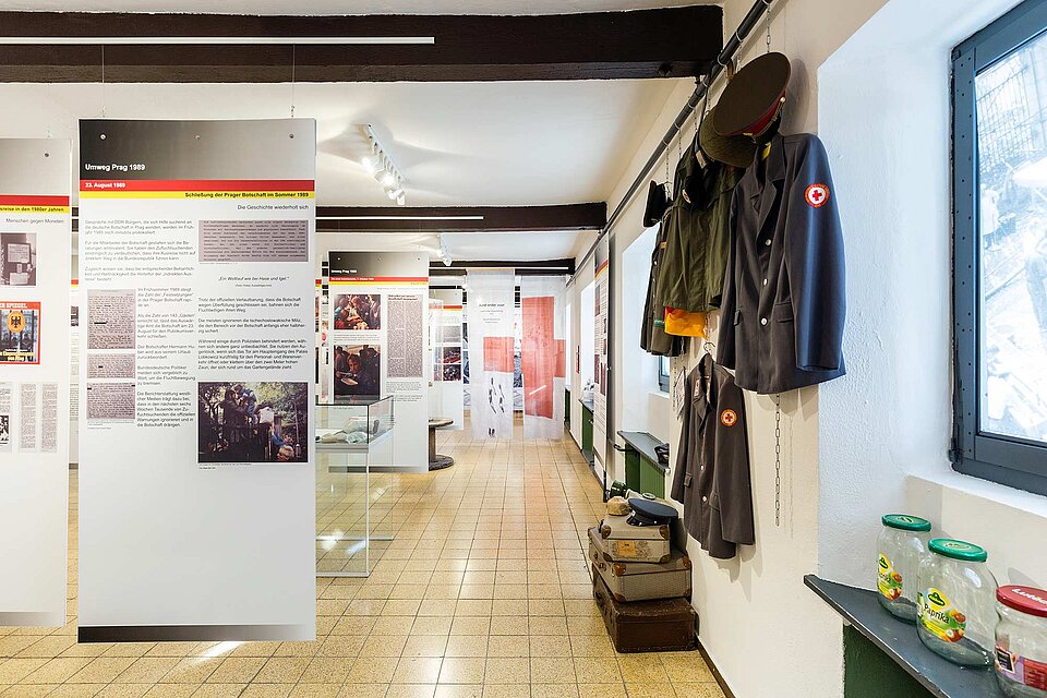 Blick in Ausstellung zum Humanitären Völkerrecht