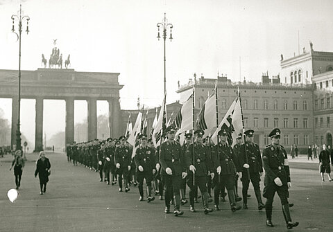 Großkundgebung der DRK-Landesstelle III Berlin anlässlich des ersten Jahrestages der Neuorganisation des Deutschen Roten Kreuzes, 13.11.1938 (Doege /DRK)