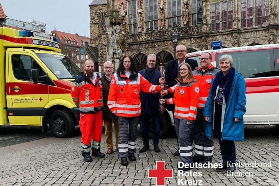 Übergabe der DRK-Fackel vom LV Bremen an den LV Oldenburg