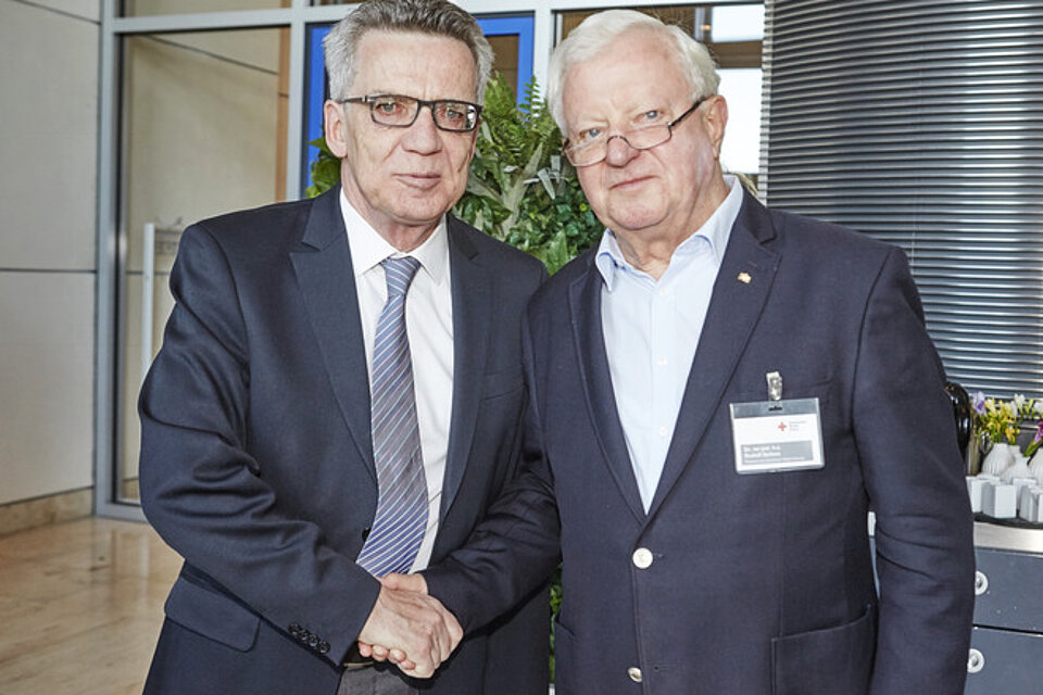 Innenminister Dr. Thomas de Maizière und DRK-Präsident Dr. Rudolf Seiters