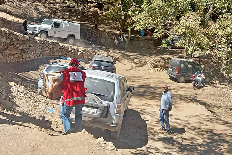 Helfer des Marokkanischen Roten Halbmondes nach dem Erdbeben 