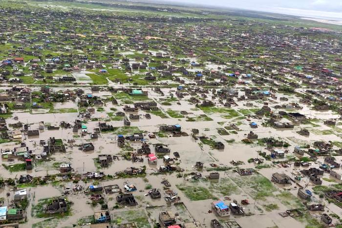 Überflutete Stadt Beira - Blick aus dem Hubschrauber