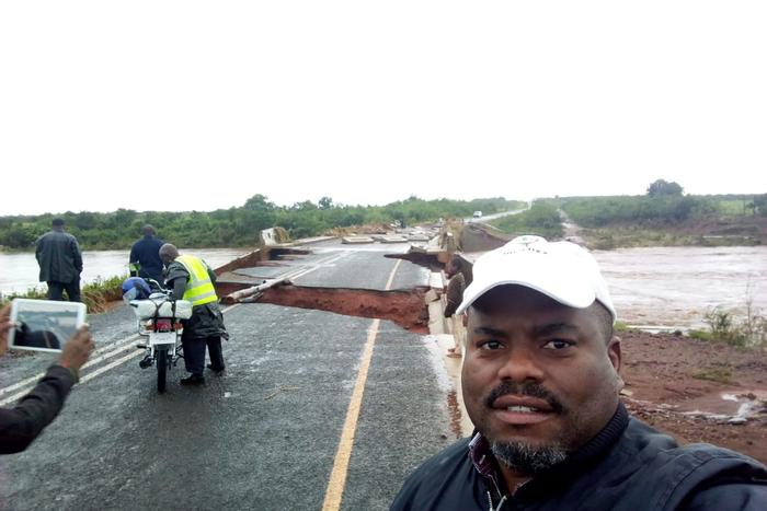 Weggespülte Straße in Mosambik