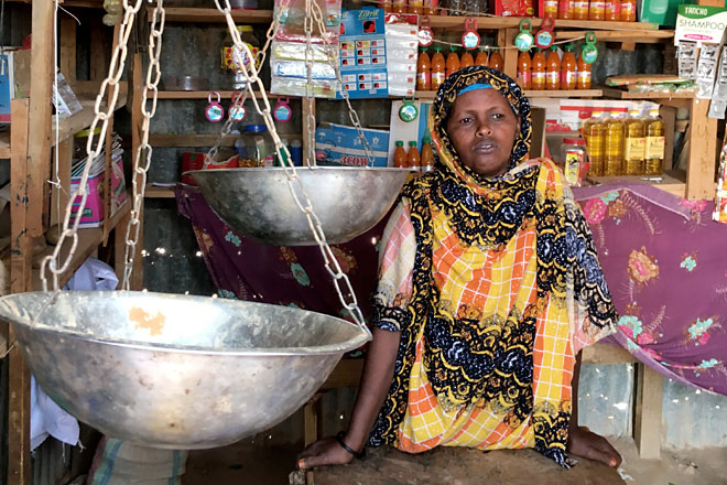 Foto: Somalische Unternehmerin in ihrem Laden