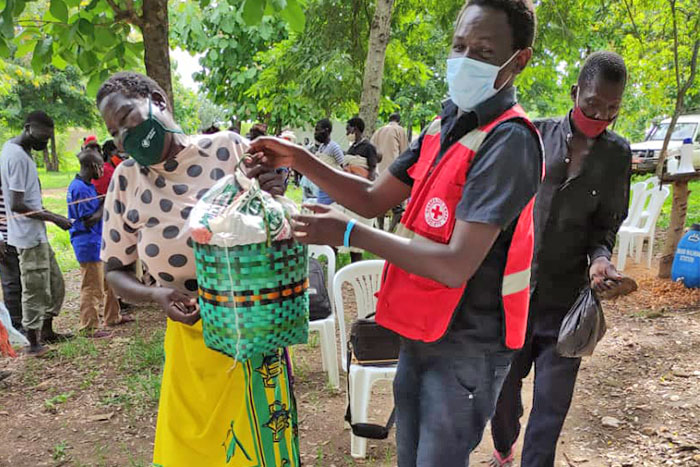 DRK verteilt Saatgut in Uganda 