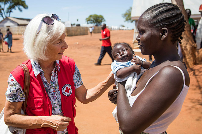 Vizepräsidentin Donata Freifrau Schenck zu Schweinsberg mit einer südsudanesischen Frau und ihrem Kind