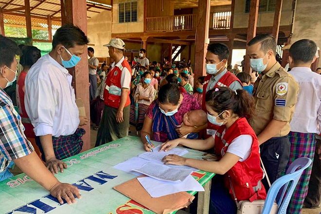 Anmeldung für Hilfsgüterverteilung beim Myanmarischen Roten Kreuz