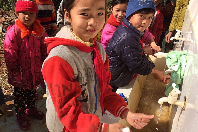 Hilfe für Kinder in Vietnam: Vietnamesische Kinder erhalten eine Hygieneschulung
